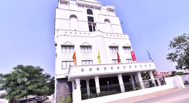 Simsan Hotel Koyambedu, Забронировать Отель Отели штата Тамилнада 3 звезды, 3*