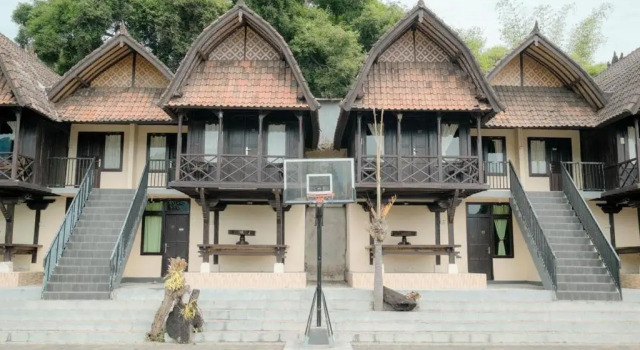 Resto Apung and Bungalow Kedisan Batur Lake View RedPartner