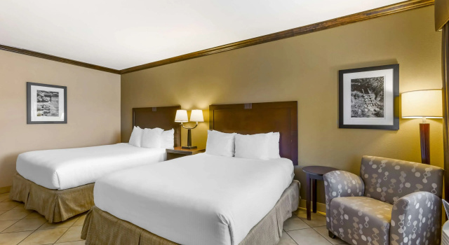 Четырёхместный номер Standard Best Western Plus Raton Hotel