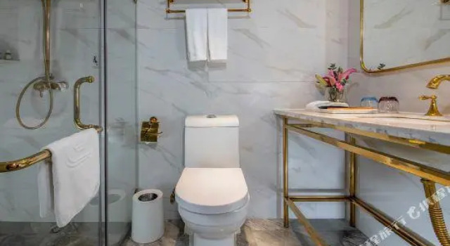 Люкс Executive с видом на озеро West Lake Garden Hotel