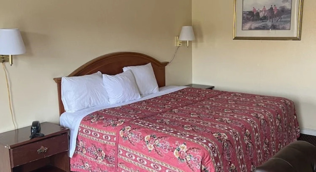 Номер Standard Loyalty Inn Charlotte Airport