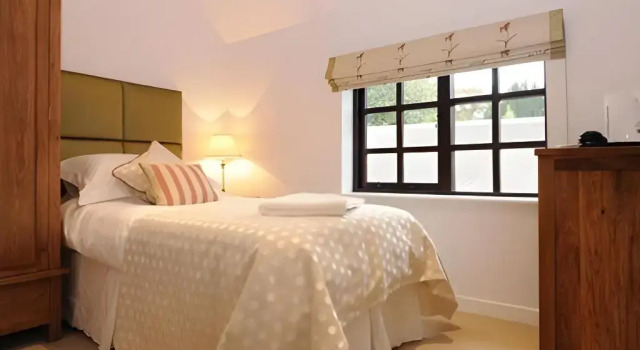 The Three Horseshoes Boutique Rooms, Забронировать Гостевой дом Гостевые дома Бертон-апон-Трента, Гостевой дом