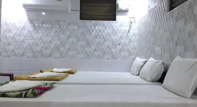 Sairam Lodge, Rezerwuj Hotel Hotele w Andhra Pradesh z parkingiem, Parking
