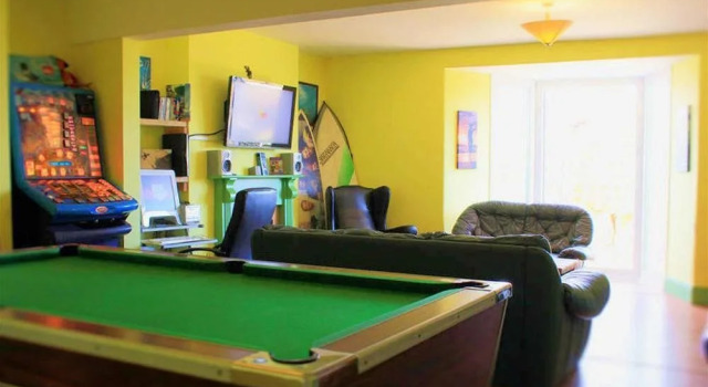 The Green House Surf Lodge, Забронировать Отель Ньюки Корнуолл, рядом с Музей пиратов