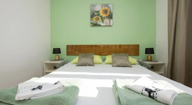 Apartments and Room Zinka, Забронировать Апартаменты/квартира Отели Водице с парковкой, рядом с Частный Пляж Отеля «Кристина», Парковка