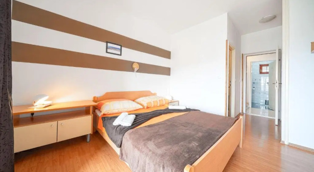 Apartments Janjac, Забронировать Апартаменты/квартира Отели Водице с парковкой, рядом с Частный Пляж Отеля «Кристина», Парковка