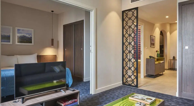 M Suite Hotel