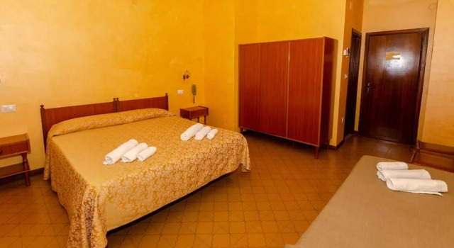 Hotel Holiday, Varaa Hotelli Hotellit Abruzzo aamiaisella, Aamiainen