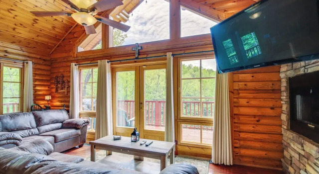 Upscale Mtn-View Smokies Cabin: Hot Tub & Fire Pit, Забронировать Дом для отпуска Виллы Центра Питтмана, Вилла
