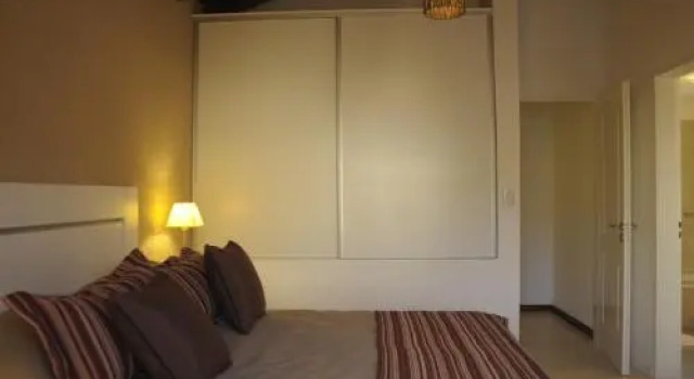 Lom Suites, Забронировать Отель Отели в центре Мерло с завтраком, отели в центре Мерло с завтраком