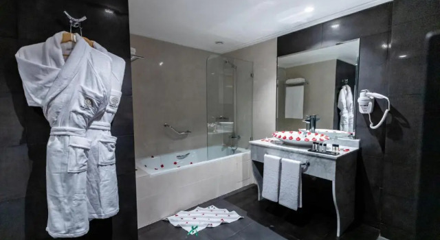 Полулюкс Nour Plazza Hotel