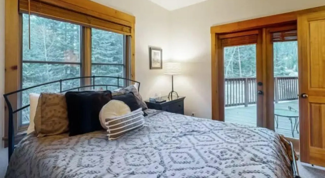 4 Bedroom Townhome in East Keystone Along Shuttle Route to River Run Village