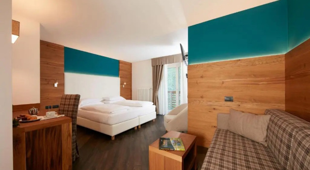 Полулюкс Hotel Valacia