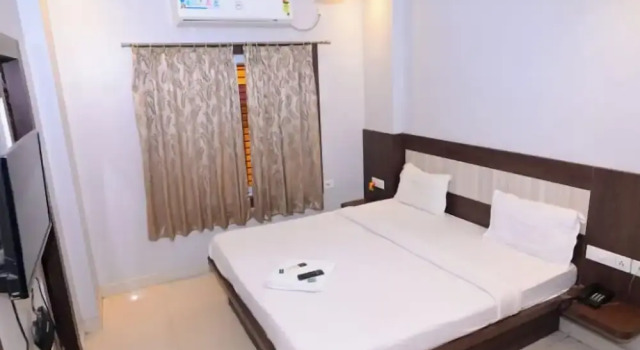 Номер Deluxe DhamStay Hotel Home Town Near Temple