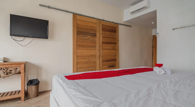 RedDoorz near Pantai Coastarina Batam