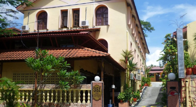 Кровать в общем номере Anggerik Lodging
