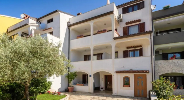 Apartments Dora