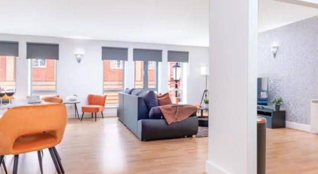 Апартаменты Pluxa Sunstone Deluxe - Spacious Birmingham City Centre Stay