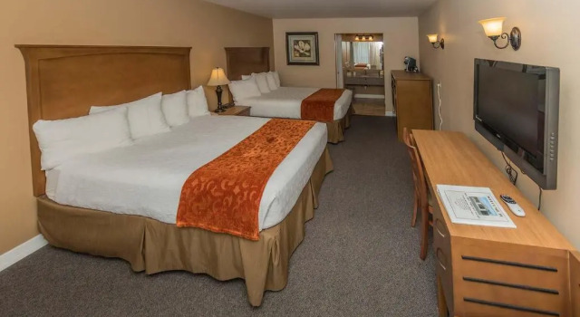 Четырёхместный номер Standard Mill Village Motel