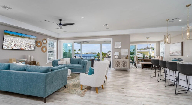 607 Estero Bliss on the Bay by Coastal Vacation Properties, Забронировать Отель Отели в центре Форт-Майерс-Бич, в центре, Парковка