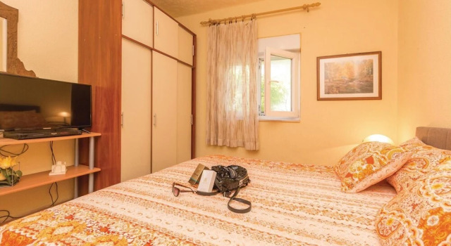 Awesome Home in Vrsi With 2 Bedrooms and Wifi, Đặt Khách sạn Vrsi Zadar County