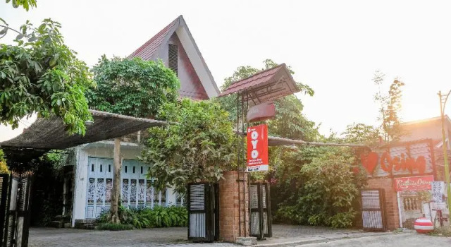 OYO 1230 Kampoeng Osing Syariah Guesthouse, Rezervasyon Otel Glagah East Java