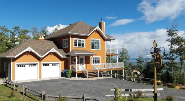 Chalet L'officier-1, spa et vue sur le Fleuve, Boek Chalet 4-sterren hotels in Quebec, 4*