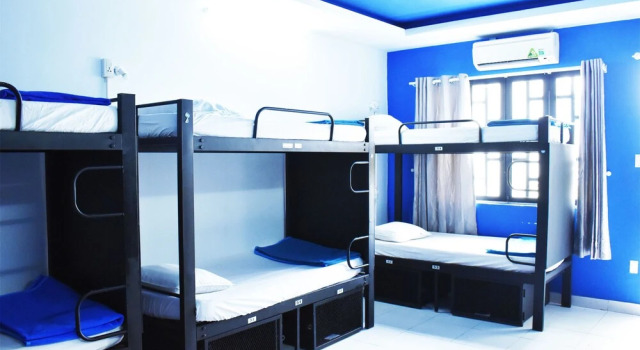 Кровать в общем номере с балконом и с видом на город Hangout Hostel HCM