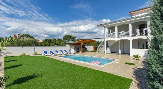 Relaxing Villa Near Porec With Pool, Book Villa Perci Istrien