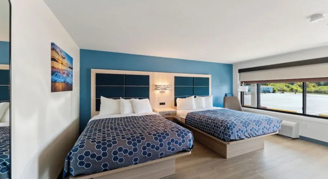 Четырёхместный номер Deluxe Pilgrim Sands on Long Beach