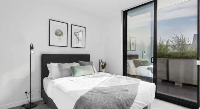 The Harvard 2 - New - Easy Transport, Book Hotel Melbourne 