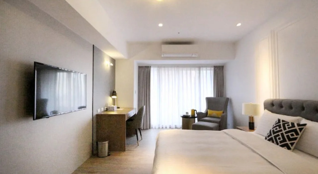 Двухместный номер Standard с балконом и с видом на город Sky19 Hotel