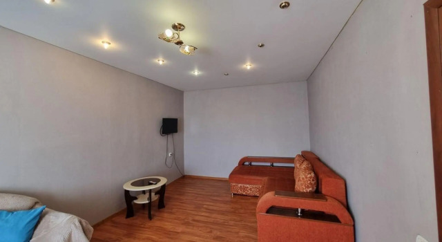 Home Comfort Apartments on Gagarina Street 44/1, Buchen Sie Ferienwohnung Hotels in Oblast Magadan mit Parkplatz, Parkplätze