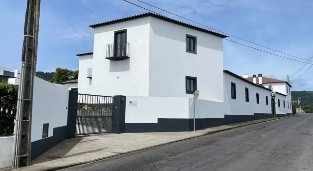 Vila Rosário, Book Pension Hoteller i Capelas med parkering, Parkering