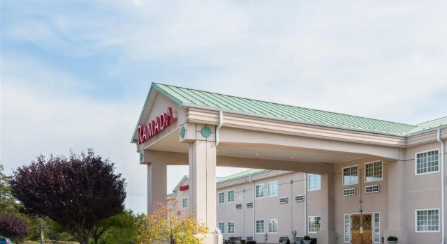 Люкс Deluxe Ramada by Wyndham Strasburg - Shenandoah Valley