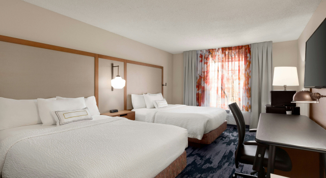 Fairfield Inn and Suites by Marriott Wheeling St Clairsville, Book Hotel Hoteller i St Clairsville med pool, Swimmingpool