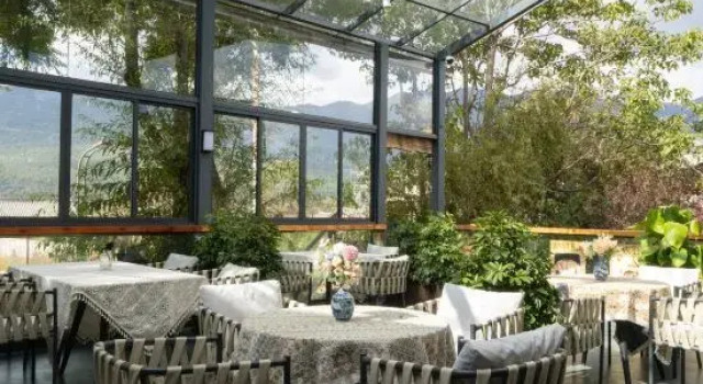 Moye Luxury Snow Mountain View Courtyard（Sunlight on Golden Mountains）Vacation Boutique Hotel, Prenota Boutique Hotel a Lijiang con parcheggio, Parcheggio