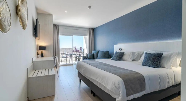 Семейный номер Deluxe с видом на море Ramada Resort by Wyndham Puerto de Mazarron