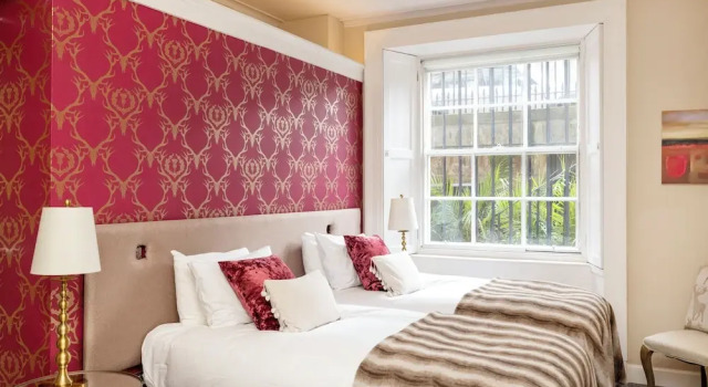 JOIVY Ultra Luxe 3BR home near Princes St, Забронировать Апартаменты/квартира Апартаменты Эдинбурга, рядом с Bedlam Paintball, Апартаменты/квартира