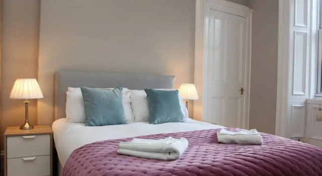 3 Bedroom City Centre Apartment, Забронировать Апартаменты/квартира Апартаменты Эдинбурга, рядом с Scottish Widows Bank Plc, Апартаменты/квартира