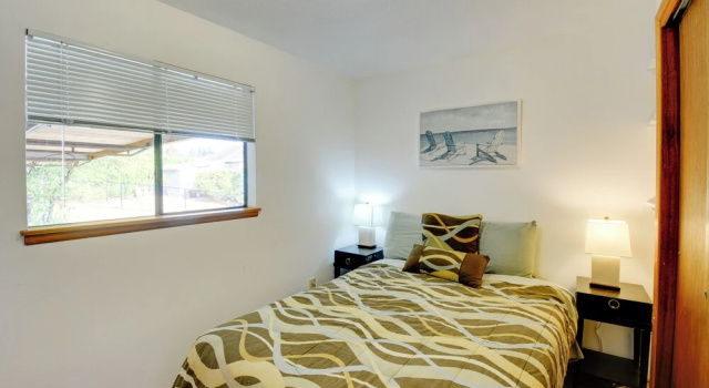 Relaxing Poulsbo Duplex w/ Liberty Bay Views!, Rezerwuj Hotel Poulsbo Waszyngton