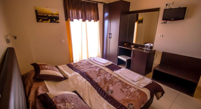 Plaza, Rezerwuj Hotel Aegina Town 