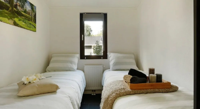 Charming Pondside Chalet