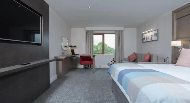 Номер Standard McWilliam Park Hotel