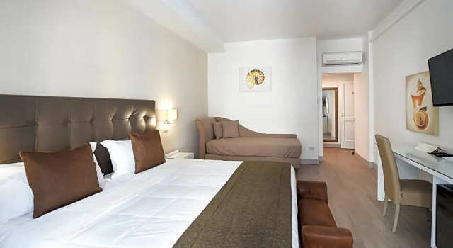 Полулюкс Hotel Sorrento City