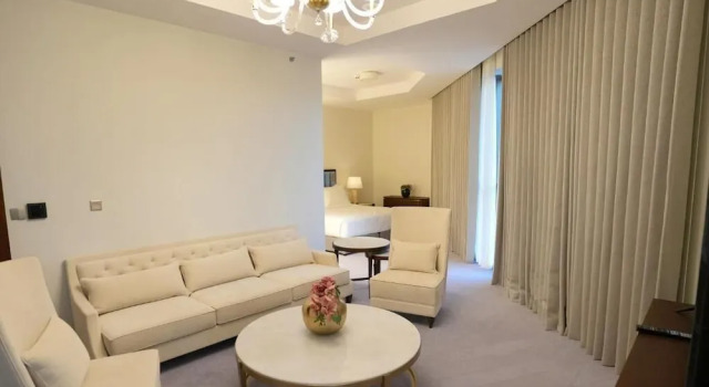 Люкс с видом на город Peninsula Worth Hotel