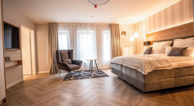 Номер Deluxe Hotel MeerZeiten inklusive externer Schwimmbad- & Saunanutzung