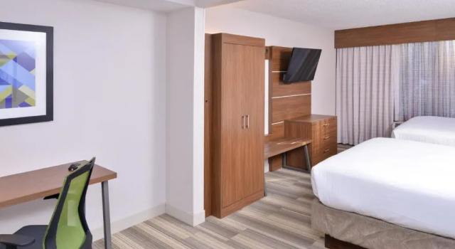 Четырёхместный люкс Holiday Inn Express & Suites Indianapolis Dtn-Conv Ctr Area by IHG