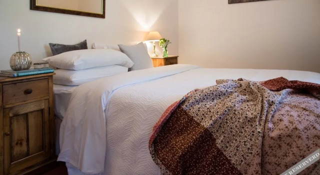 Halina, Book Hotel Daylesford 