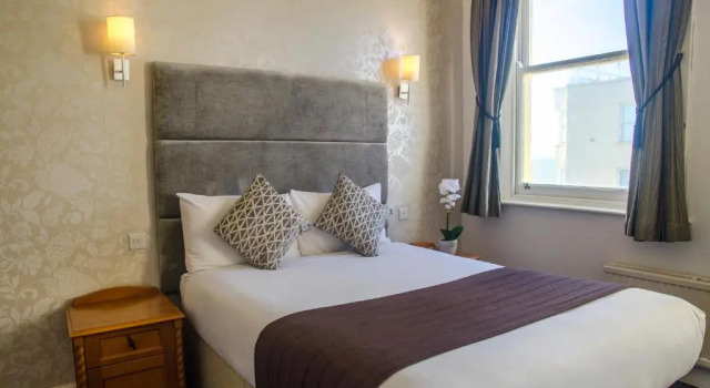 Двухместный номер Standard с частичным видом на море Four Points Flex by Sheraton Brighton Seafront